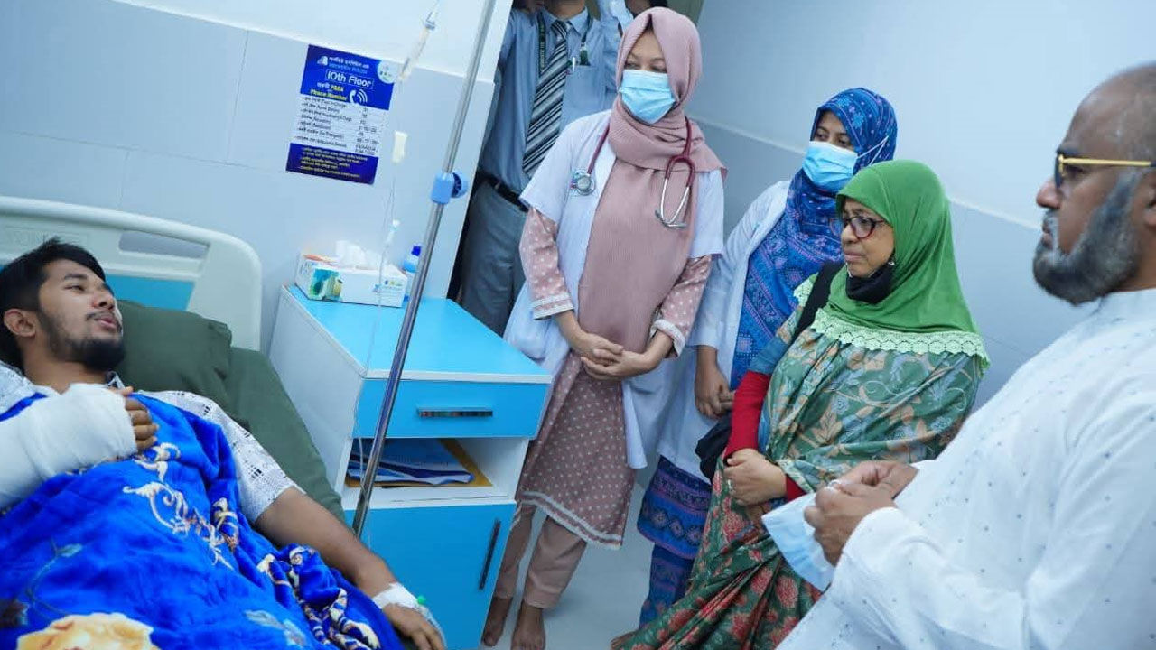 চট্টগ্রামে সরকারি-বেসরকারি পর্যায়ে স্বাস্থ্যসেবা খুবই অপ্রতুল: স্বাস্থ্য উপদেষ্টা